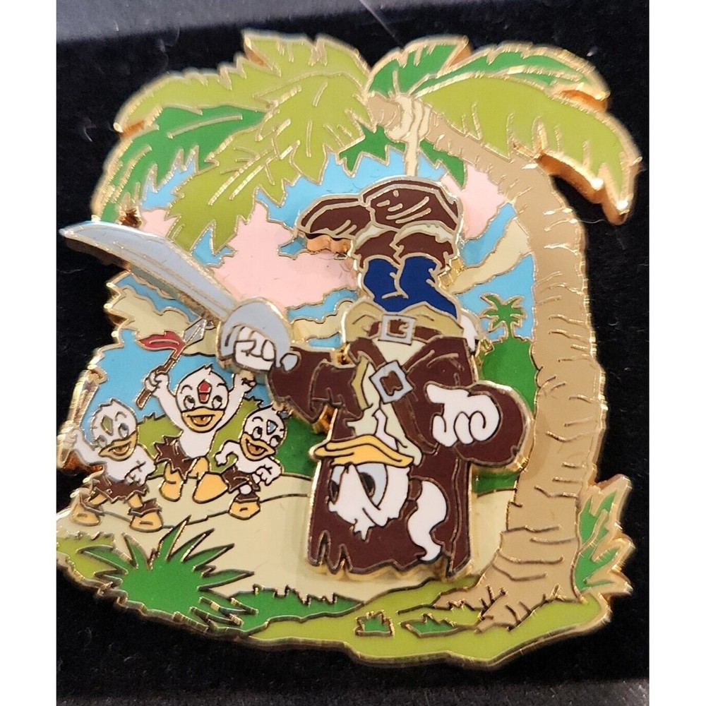 Disney Pin Pirates of the Caribbean Donald as Will Turner Nephews Hangs 00001
